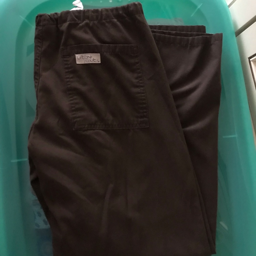 Urbane scrubs worn less than 5 times!